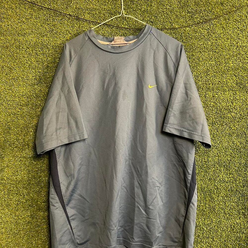 Nike Men's Blue and Navy T-shirt